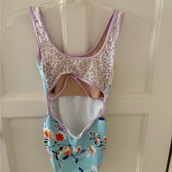 Stunning floral leotard - Picture 2 of 3